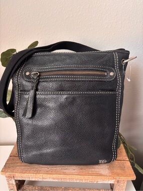 THE SAK BLACK PEBBLED LEATHER CROSSBODY BAG